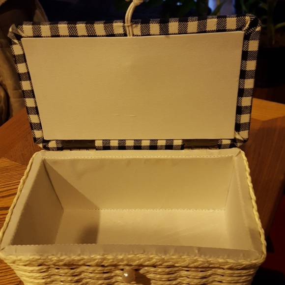 Small Sewing or Accessory Storage. - Picture 2 of 6